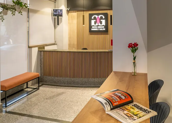 Gabriel Y Galan 호텔 *